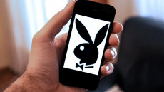 Il logo di Playboy nello schermo di un telefonino.
