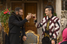 Da sinistra: Adamo Dionisi (Anacleti) e Giacomo Ferrara (Spadino) in una scena di Suburra 3 in onda dal 30 ottobre su Netflix.