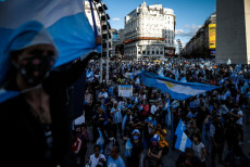Una protesta contro le restrizioni per il Covid di fronte al Obelisco di Buenos Aires. Immagine d'archivio.