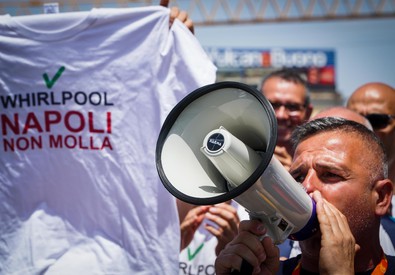 Manifestanti della Whirlpool in corteo a Napoli.Archivio