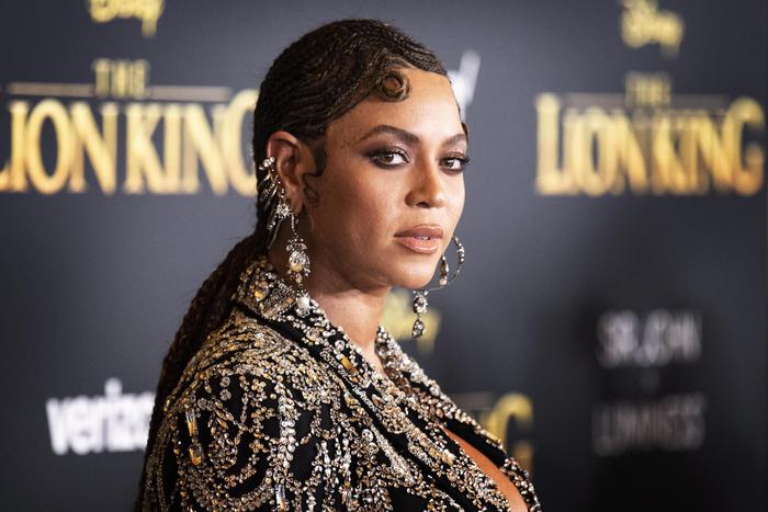 Beyonce posa sul red carpet della premiere mondiale di 'The Lion King'
