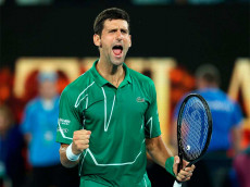 Il tennis serbo numero 1 mondiale Novak Djokovic esulta dopo una vittoria.