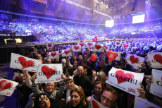 Il pubblico durante l'ultimo concerto dei Pooh nel 2016.
