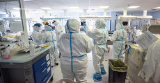 Personale sanitario nell'ospedale San Filippo Neri a Roma.