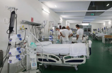 Preparazione delle terapie intensive per i malati di Covid 19 all'ospedale da campo Fiera da Bergamo