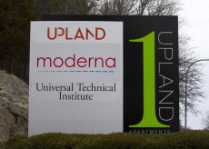 L'entrata principale dei laboratori di Moderna a Norwood, Massachusetts, USA.
