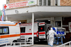 L'esterno dell'ospedale per le malattie infettive 'Cotugno' di Napoli impegnato nell'emergenza Covid