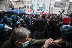 Tafferugli a manifestazione a Roma