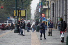 Controllo della capienza dei mezzi pubblici a seguito delle misure anti contagio da Covid-19, Torino, 3 novembre 2020
