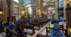 La Messa nella basilica di Santa Maria Ausiliatrice a Torino durante la pandemia Covid-19..