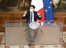 Il Presidente del Consiglio Giuseppe Conte ha illustrato in conferenza stampa le nuove misure per il contenimento dell'emergenza da Covid-19.