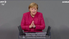 Covid, l'accorato appello di Merkel a rispettare le misure.