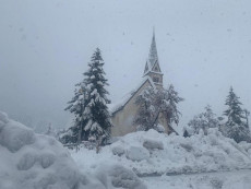 Il paese montano di Arabba, sulle Dolomiti bellunesi, dove la neve ha superato il metro e mezzo