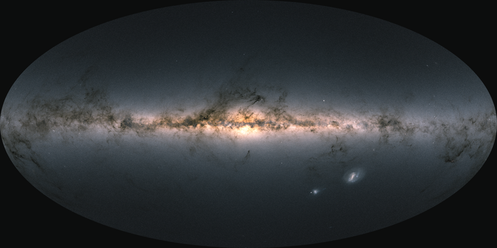 Il piano della Via Lattea, dove si concentra la maggior parte di stelle. in basso a destra le Nubi di Magellano