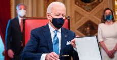 Il presidente degli Stati Uniti Joe Biden con la mascherina.