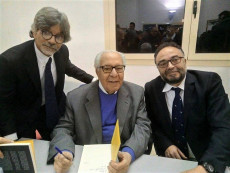 Attilio Cecchini con il nostro direttore Mauro Bafile (a sinistra nella foto) durante l'evento a Villa Sant'Angelo.