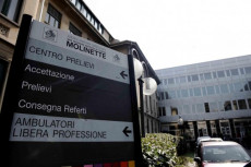 Ingresso dell'Ospedale Le Molinette a Torino.