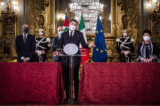 La delegazione di Iv, capeggiata da Matteo Renzi, inn coferenza stampa dopo l'incontro con il presidente Sergio Mattarella.