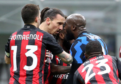 La lite tra Ibrahimovic e Lukaku nell'ultima partita di Coppa Italia.