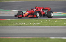 Charles Leclerc in písta sulla Ferrari.