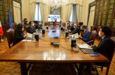Il Presidente della Camera, Roberto Fico, con il gruppo parlamentare misto della Camera, durante il secondo giorno di consultazioni,