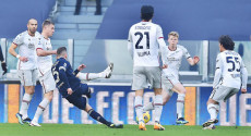 Arthur mette a segno il gol dell'1-0 nella partita Juventus-Bologna.
