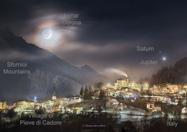 Luna incoronata, è la fotografia scattata il 17 dicembre scorso dalla fotografa italiana Alessandra Masi, e premiata dalla Nasa come fotografia del giorno.
