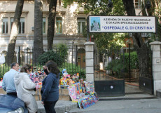 L'ingresso dell'Ospedale G. Di Cristina a Palermo in cui era stata portata la bambina.