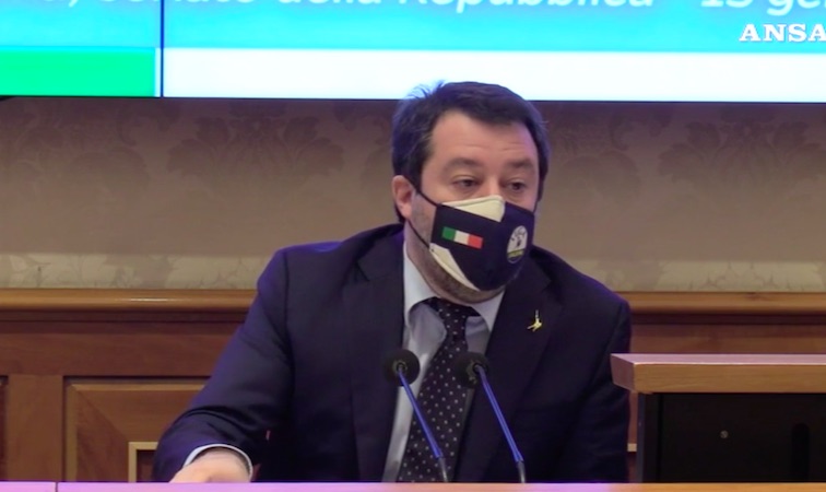 Il segretario della Lega, Matteo Salvini, durante la conferenza stampa.