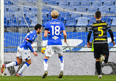 L'ex dell'Inter Candreva segna il gol della Samp su rigore. (ANSA)