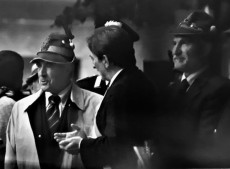 In una foto del 2007, Franco Marini, Presidente del Senato, partecipa, a Paganica, alla celebrazione del 50° anniversario della costituzione del Gruppo Alpini "Mario Rossi". Sulla destra Goffredo Palmerini.