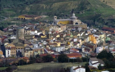 Una veduta del borgo di Biccari, in Puglia.