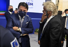 Beppe Grillo con Giuseppe Conte in una foto d'archivio.