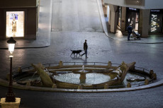 Piazza di Spagna a Roma deserta.