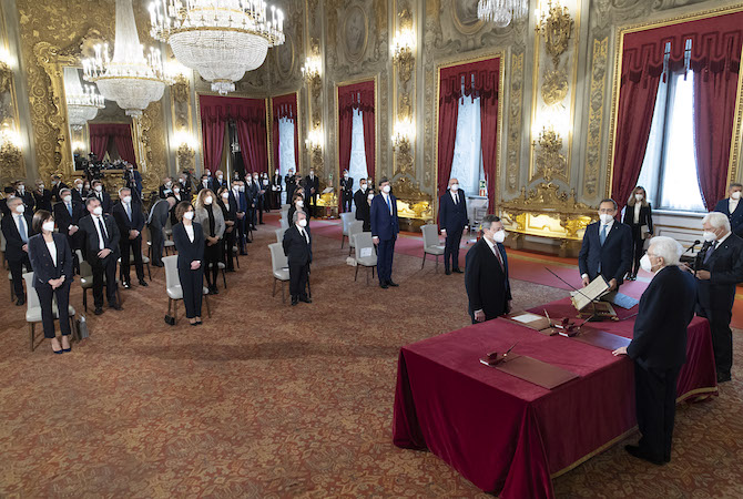Il Presidente della Repubblica Sergio Mattarella e il Presidente del Consiglio Mario Draghi in occasione della cerimonia di giuramento del governo, 13 febbraio 2021