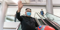 Kim Jong Un, il leader della Corea del Nord, con la mascherina. (Photo by Anthony Kwan/Getty Images)