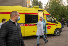 L'ambulanza che trasportó a Navalny da un centro sanitario d'emergenza all'aeroporto di Omsk, per prendere il volo verso la Germania, dove fu curato. Archivio