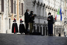 Carabinieri e giornalisti tra la Camera dei Deputati e Palazzo Chig