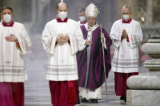 Papa Francesco apre i riti della Quaresima in San Pietro.