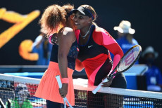 Serena Willams (D) e Naomi Osaka (S).