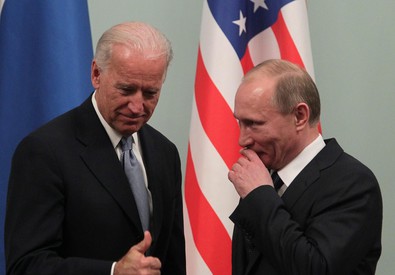 Il presidente americano Joe Biden con il leader del Cremlino Vladimir Putin in un'immagine d'archivio.