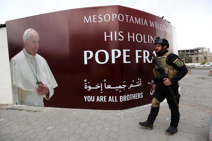 Papa Francesco ricevuto in una Baghdad blindata.