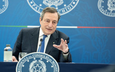 Il Presidente del Consiglio Mario Draghi in conferenza stampa presso la Sala Polifunzionale della Presidenza del Consiglio.