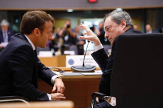 In una foto d'archivio Mario Draghi e Emmanuel Macron.