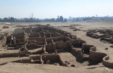 In una foto del Zahi Hawass Center For Egyptology i resti archeologici della "Città d'oro perduta"
