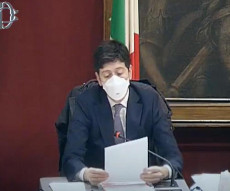 Un fermo immagine traatto da un video della Camera dei Deputati mostra il ministro della Salute, Roberto Speranza, in audizione alle Commissioni riunite Affari sociali di Camera e Senato a Roma, 17 marzo 2021.
