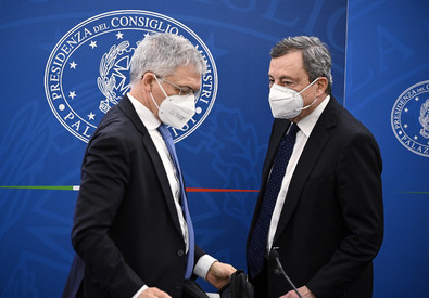 Il ministro dell'economia Daniele Franco ed il premier Mario Draghi.
