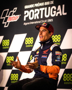 Marc Marquez di Repsol Honda parla in conferenza stampa durante le prove del Gran Premio di Portogallo.