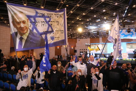 Sostenitori del primer ministro di Israele Benjamin Netanyahu durante un evento nel partito Likud.