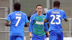 Giacomo Raspadori del Sassuolo esulta dopo aver segnato il gol del 1-1 contro mil Milan,. Poco dopo avrebbe segnato il secondo del vittoria.